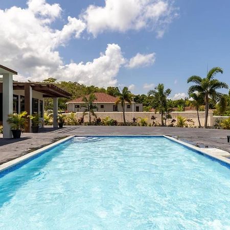 Sun Shine Luxury Villas 2 Bedroom Pool & Gym Ocho Rios St Ann エクステリア 写真