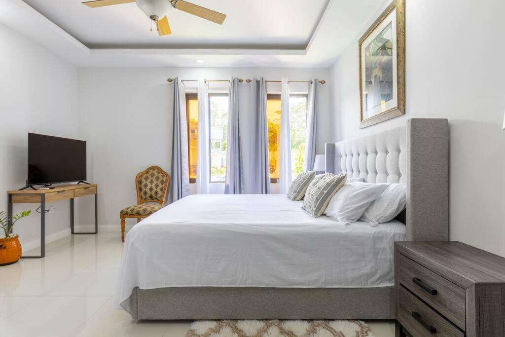 Sun Shine Luxury Villas 2 Bedroom Pool & Gym Ocho Rios St Ann エクステリア 写真