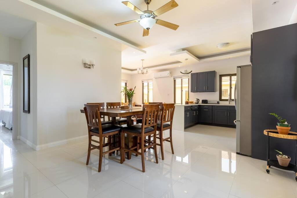 Sun Shine Luxury Villas 2 Bedroom Pool & Gym Ocho Rios St Ann エクステリア 写真